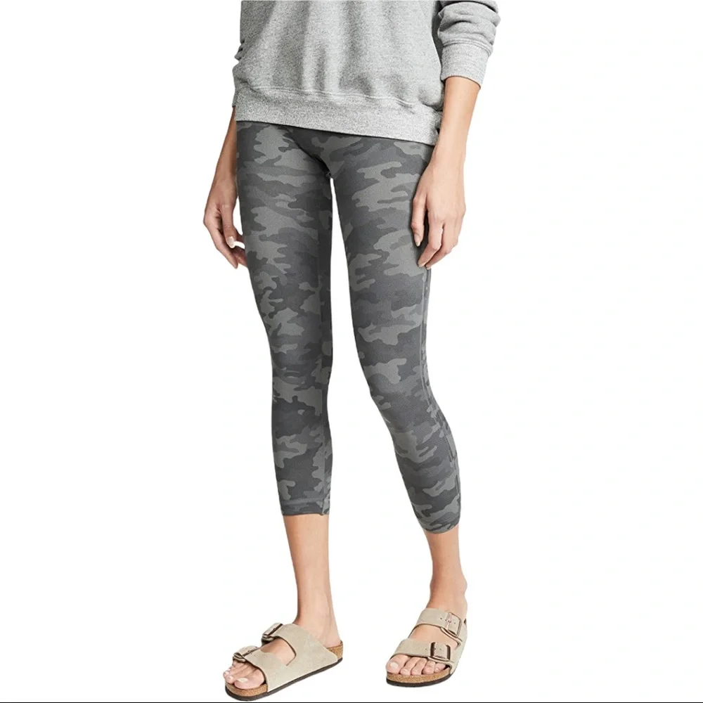 Spanx Cropped Look At Me Now Seamless Leggings in Sage Camo SZ Large - Picture 4 of 12